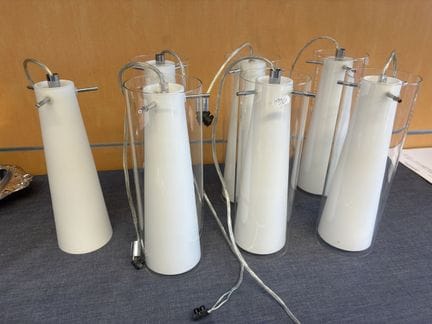 Suite de 6 lampes, en verre transparent et diffuse