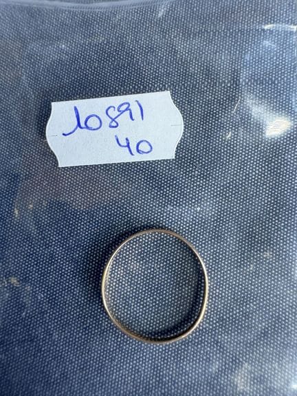 A yellow gold ring, 1 gram, size 53.5