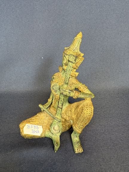 Asia, piccola statuetta raffigurante un suonatore 