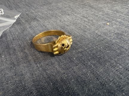 A ring, yellow gold, open prongs, 7.2 grams