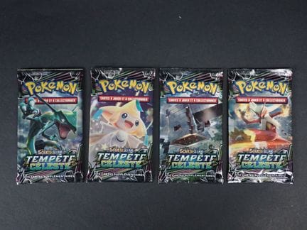 Pokémon Card
Contents: Set of 4 booster packs (art