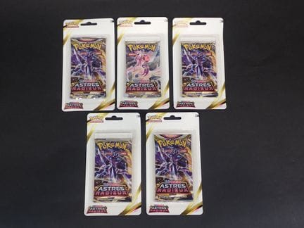 Pokémon Card
Contents: Set of 5 cardboard booster 