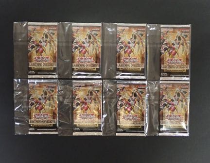 Yu-Gi-Oh
Inhalt: Set mit 8 Booster-Packs 
Edition: