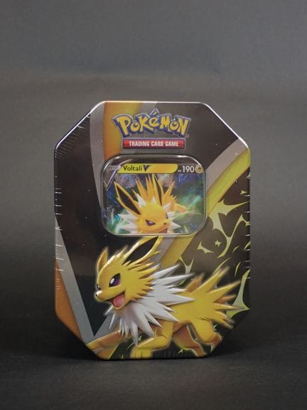 Pokémon Card
Contents: 1 Voltali V Pokebox 
Set: E