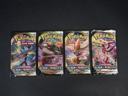 Pokémon Card
Contents: Set of 4 booster packs (art