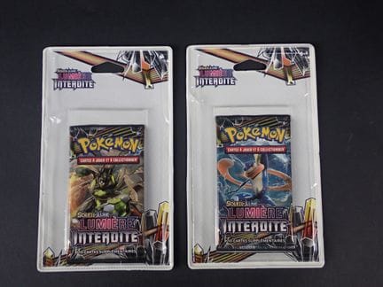 Pokémon Card
Contents: Set of 2 cardboard booster 