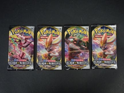 Pokémon Card
Contents: Set of 4 booster packs (art