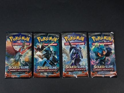 Pokémon Card
Contents: Set of 4 booster packs (art