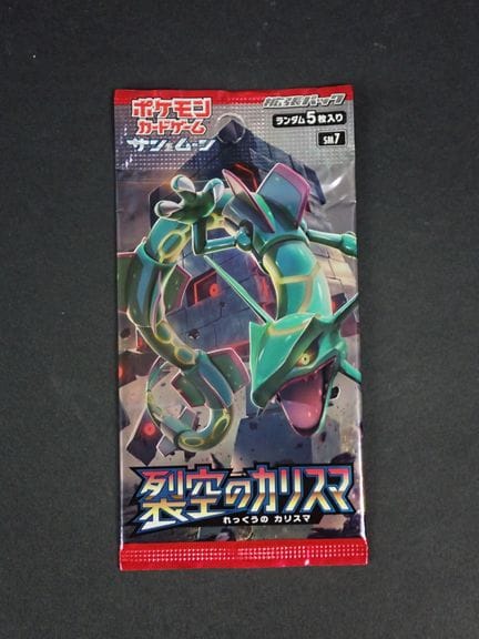 Pokémon Card
Contents: 1 Booster Pack 
Edition: SM