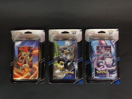 Pokémon Card
Contents: 3 V Battle Decks 
Edition: 