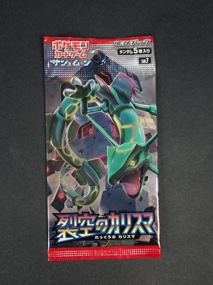 Pokémon Card
Contents: 1 booster pack 
Edition: SM