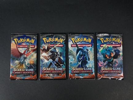 Pokémon Card
Contents: Set of 4 booster packs (art