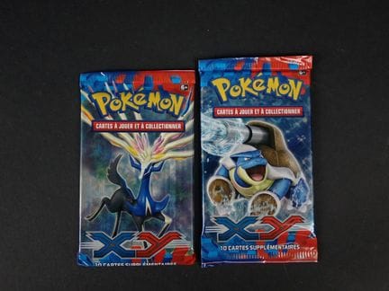 Pokémon Card
Contents: Set of 2 booster packs 
Edi