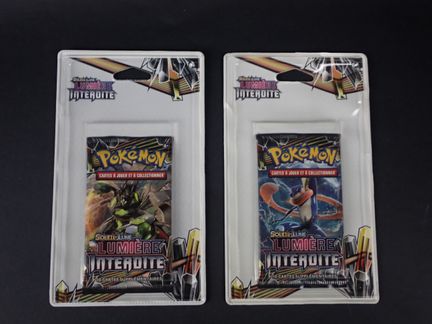 Pokémon Card
Contents: Set of 2 cardboard booster 