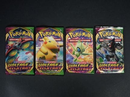 Pokémon Card
Contents: Set of 4 booster packs (art