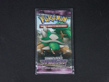 Pokémon Card
Contents: 1 booster pack 
Weight: 18.