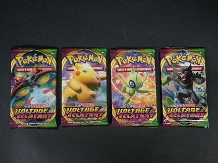 Pokémon Card
Contents: Set of 4 booster packs (art