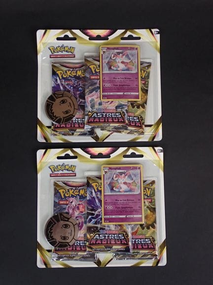 Pokémon Card
Contents: Set of 2 Nymphali and Eevee