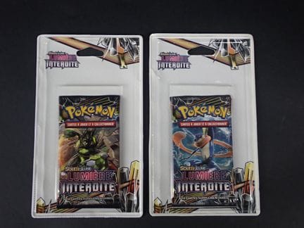 Pokémon Card
Contents: Set of 2 cardboard booster 