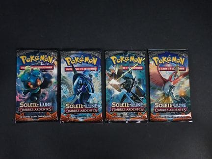 Pokémon Card
Contents: Set of 4 booster packs (art