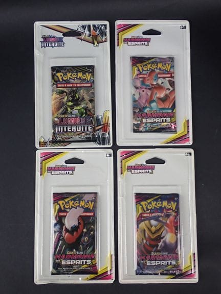 Pokémon Card
Contents: Set of 4 cardboard booster 