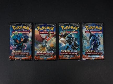 Pokémon-Karte
Inhalt: Set mit 4 Booster-Päckchen (