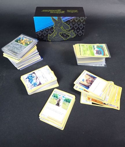 Carte Pokémon 
Contenuto: Set di circa 100 carte r