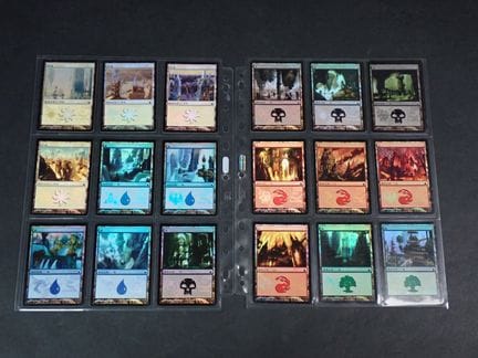 Magic the Gathering 
Contenuto: Set di 18 terre ba