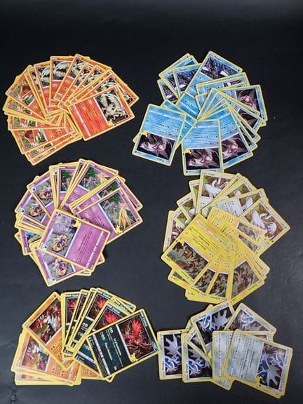 Carta Pokémon 
Contenuto: Set di 110 carte rare in