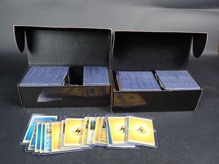 Carte Pokémon 
Contenuto: Set di 4 mazzi in toploa