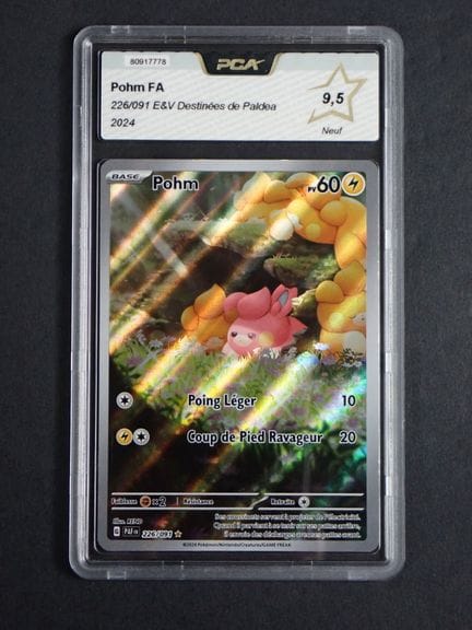 Carta Pokémon 
Contenuto: 1 carta rara Pohm 
Edizi