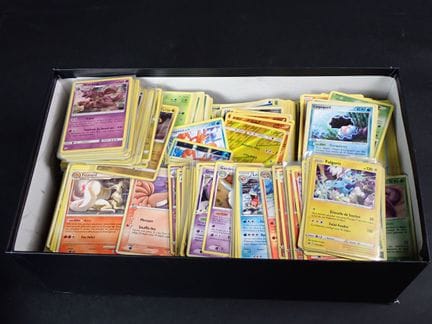 Carte Pokémon 
Contenuto: Ampio assortimento di ol