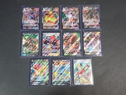 Carta Pokémon 
Contenuto: Set di 11 carte rare, tr