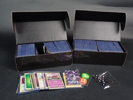 Carta Pokémon 
Contenuto: Set di 2 mazzi in toploa