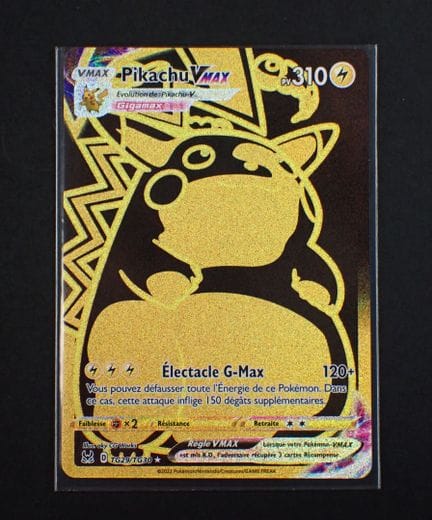 Carta Pokemon
Contenuto: 1 carta rara Pikachu Vmax