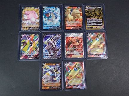 Carta Pokémon 
Contenuto: Set di 10 carte rare, tr