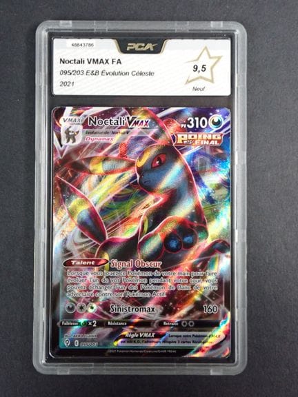 Carta Pokémon 
Contenuto: 1 carta rara Noctali Vma