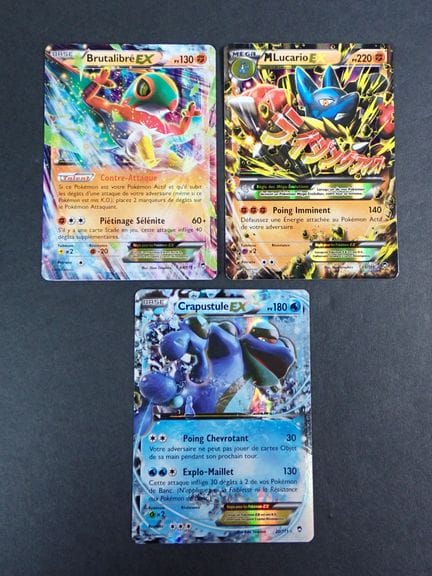 Carta Pokémon 
Contenuto: Set di 3 carte rare, tra