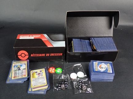Carte Pokémon 
Contenuto: Set di 4 mazzi in toploa