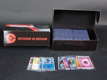 Carte Pokémon 
Contenuto: Set di 3 mazzi in toploa