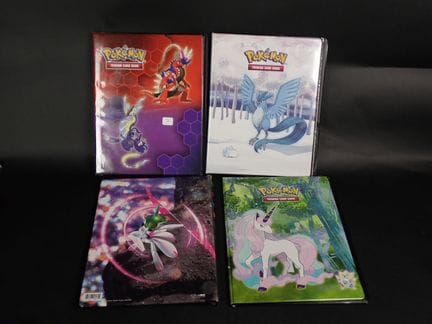 Cartes Pokemon 
Contenu: Ensemble de 3 classeurs p