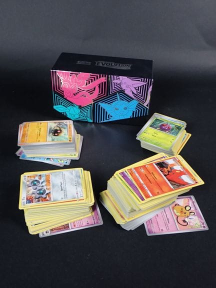Carte Pokémon 
Contenuto: Set di circa 100 carte r