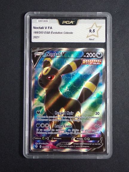 Carte Pokemon 
Contenu: 1 carte rare Noctali V
Edi