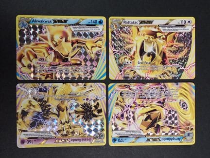 Carta Pokémon 
Contenuto: Set di 4 carte rare, tra