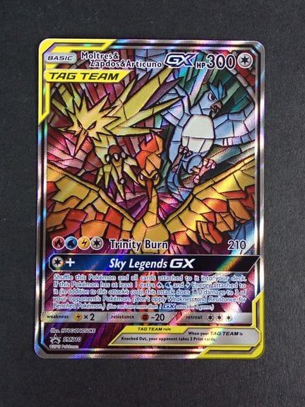 Carta Pokémon 
Contenuto: 1 carta rara Moltres&amp