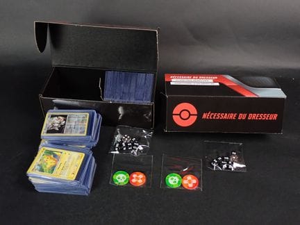 Carte Pokémon 
Contenuto: Set di 4 mazzi in toploa