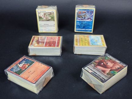 Carte Pokemon 
Contenu: Ensemble de 6 brics compre