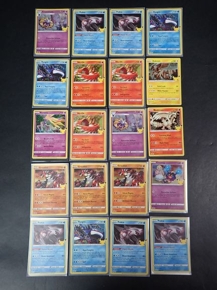 Carte Pokémon 
Contenuto: Set di 19 carte rare, tr
