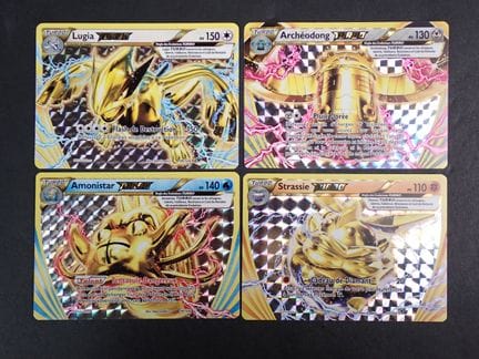 Carta Pokémon 
Contenuto: Set di 4 carte rare, tra