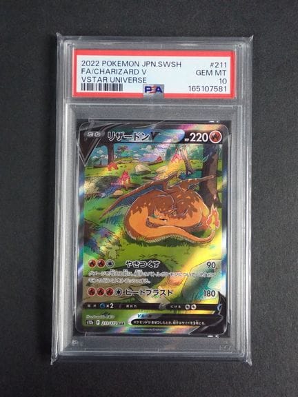 Carte Pokémon 
Contenuto: 1 carta rara Charizard V